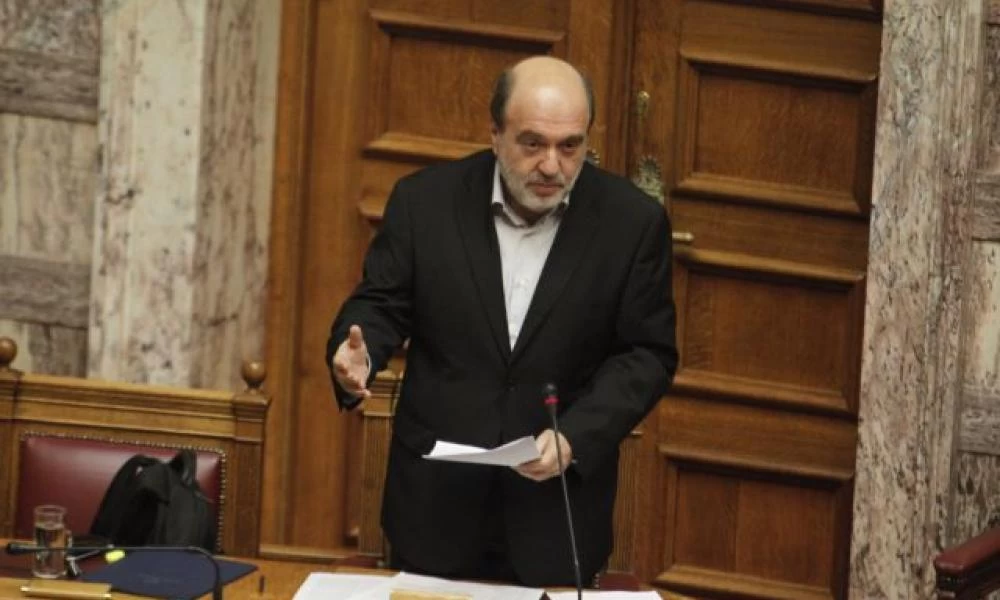 Τρύφων Αλεξιάδης: Ξαφνική αδιαθεσία τον οδηγησε στο ιατρείο της Βουλής